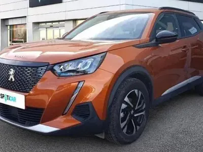 Usado Peugeot 2008 Allure 131 CV (96 kW) 2023 Naranja SUV