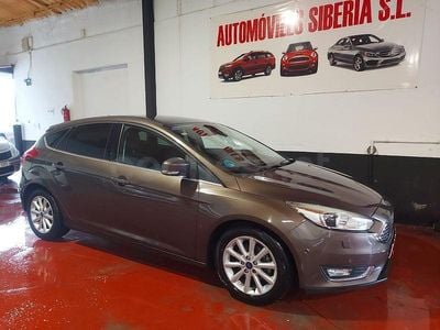 Käytetty Ford Focus Titanium 125 HP (91 kW) 2017 Ruskea Sedan