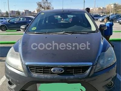 Gris / plata Usado 2009 Ford Focus Trend Berlina | 3580 € (Buen precio)