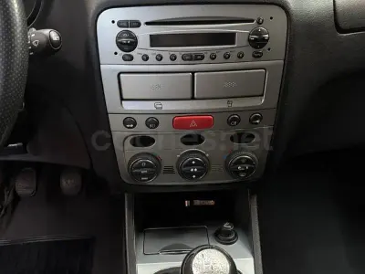 Usado Alfa Romeo 147 Distinctive 120 CV (88 kW) 2006 Rojo Utilitario