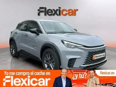 Usado Lexus LBX 136 CV (100 kW) 2025 Gris SUV