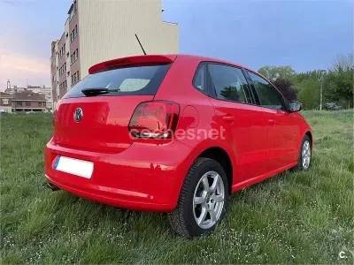 Używany VW Polo Advance 90 KM (66 kW) 2014 Czerwony Sedan/Limuzyna