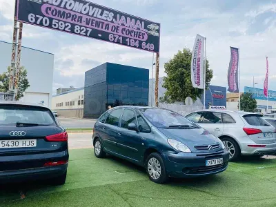 Usado Citroën Xsara Picasso 92 HP (67 kW) 2010 Azul Monovolume