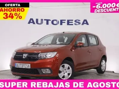 Usado Dacia Sandero Lauréate 75 CV (55 kW) 2017 Granate Berlina