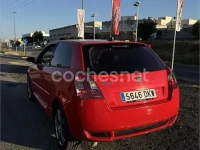 Usado Fiat Stilo 140 CV (102 kW) 2005 Rojo Berlina