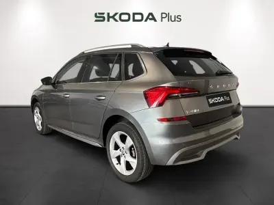 Usado Skoda Kamiq Style 110 CV (80 kW) 2022 Gris SUV