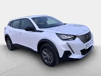 Usado Peugeot e-2008 Active 100 kW (136 CV) 2023 Plateado SUV