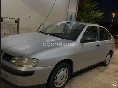 Usado Seat Cordoba Stella 75 CV (55 kW) 1998 Gris / plata Familiar