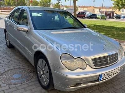 Usado Mercedes C220 Classic 125 CV (91 kW) 2001 Gris / plata Familiar