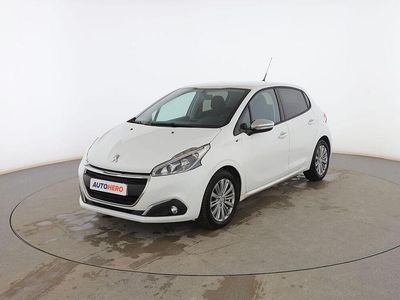 Usado Peugeot 208 Active 110 CV (80 kW) 2016 Blanco Utilitario