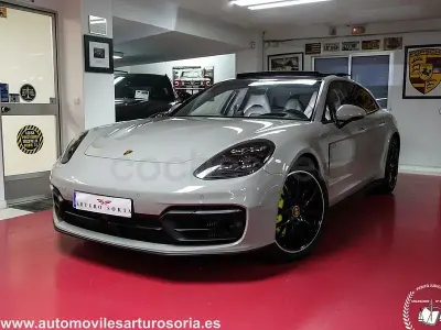 Usado Porsche Panamera Sport Turismo 560 CV (411 kW) 2021 Gris / plata Familiar