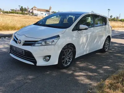Usado Toyota Verso Comfort 112 CV (82 kW) 2014 Blanco Monovolumen