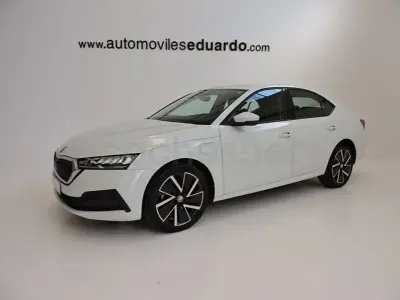 Usado Skoda Octavia Style 204 CV (150 kW) 2022 Blanco Berlina