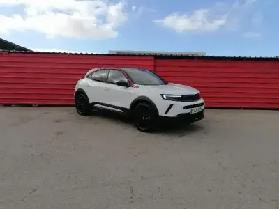 Usado Opel Mokka-e GS Line 100 kW (136 HP) 2022 Branco SUV