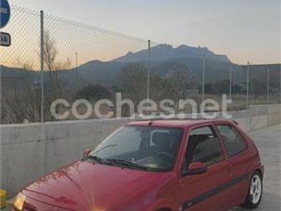 Usado Citroën Saxo 90 CV (66 kW) 1998 Rojo Utilitario