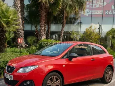 Usado Seat Ibiza SC Style 90 CV (66 kW) 2011 Rojo Utilitario