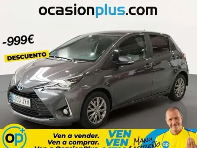 Usado Toyota Yaris Hybrid Active 99 CV (72 kW) 2017 Gris Utilitario