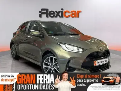 Usado Toyota Yaris Hybrid Active 116 CV (85 kW) 2024 Verde