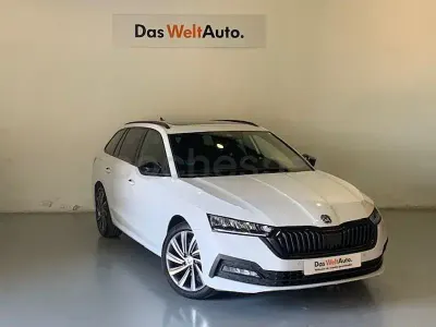 Usado Skoda Octavia 150 CV (110 kW) 2022 Blanco Familiar