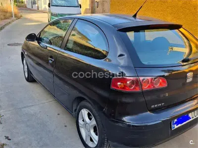 Usado Seat Ibiza Sport 100 CV (73 kW) 2004 Negro Utilitario