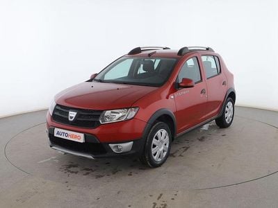 Usado Dacia Sandero Stepway 90 CV (66 kW) 2016 Rojo Utilitario
