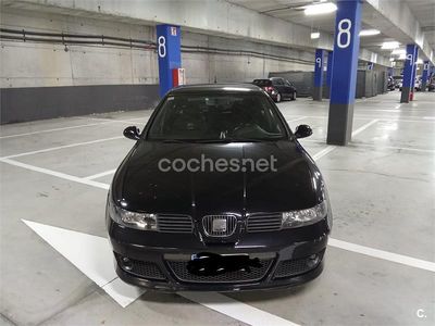 Usado Seat Leon CUPRA 210 CV (154 kW) 2004 Negro Utilitario