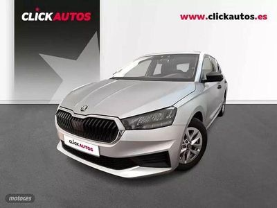 Usado Skoda Fabia Essence 80 CV (58 kW) 2025 Plateado Utilitario