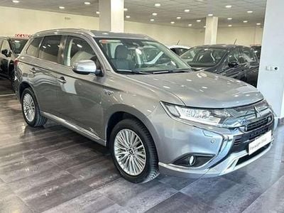 Usado Mitsubishi Outlander P-HEV 2020 Gris SUV