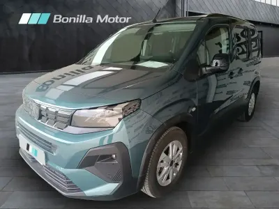 Usado Peugeot Rifter Allure 100 CV (73 kW) 2024 Azul Monovolumen