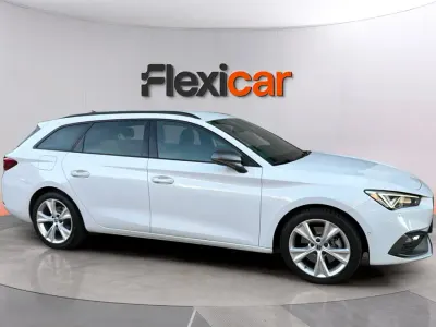 Usado Seat Leon FR 130 CV (95 kW) 2023 Blanco Familiar