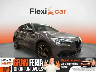 Usado Alfa Romeo Stelvio Sprint 160 CV (117 kW) 2022 Gris SUV
