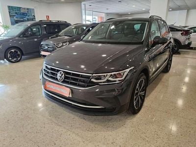 Usado VW Tiguan Life 150 CV (110 kW) 2023 Gris SUV