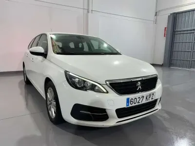 Usado Peugeot 308 SW Business-Line 131 CV (96 kW) 2018 Blanco Familiar