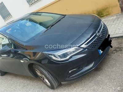 Usado Opel Astra Selective 125 CV (91 kW) 2017 Negro Familiar