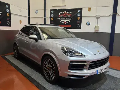 Usado Porsche Cayenne 462 CV (339 kW) 2019 Gris / plata SUV