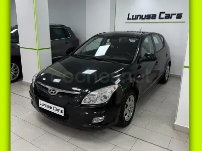 Usado Hyundai i30 Comfort 109 CV (80 kW) 2008 Negro Berlina