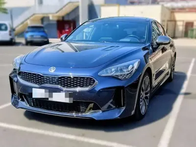 Usado Kia Stinger GT-Line 256 CV (188 kW) 2017 Azul Utilitario