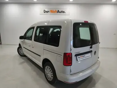 Usado VW Caddy Trendline 102 CV (75 kW) 2020 Blanco Monovolumen