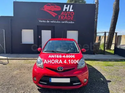 Begagnad Toyota Aygo Connect Style 68 HK (50 kW) 2012 Röd Halvkombi