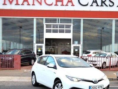 Begagnad Toyota Auris Hybrid Business Edition 136 HK (100 kW) 2018 Vit Sedan