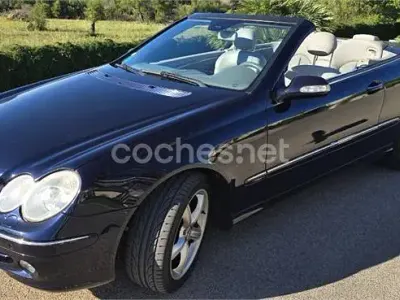 Usado Mercedes CLK200 Avantgarde 163 CV (119 kW) 2004 Azul Descapotable