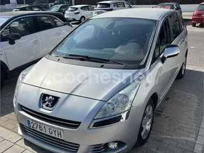 Usado Peugeot 5008 Premium 110 CV (80 kW) 2010 Gris / plata Monovolumen