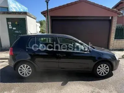 Usado VW Golf V 102 CV (75 kW) 2007 Negro Berlina
