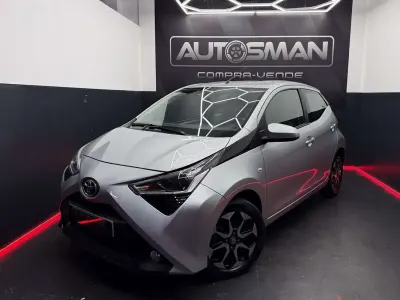 Usado Toyota Aygo X-play 72 CV (52 kW) 2021 Gris Utilitario