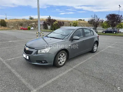 Usado Chevrolet Cruze LT 163 CV (119 kW) 2013 Gris / plata Berlina