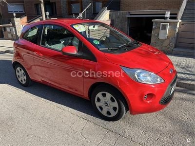 Usado Ford Ka Trend 69 CV (50 kW) 2015 Rojo Berlina