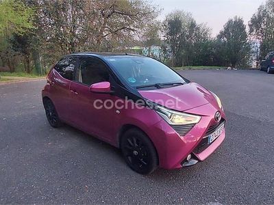 Usado Toyota Aygo X-cite 69 CV (50 kW) 2018 Violeta / lila Utilitario