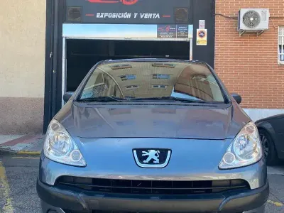 Usado Peugeot 1007 Sport 75 CV (55 kW) 2007 Gris / plata Monovolumen