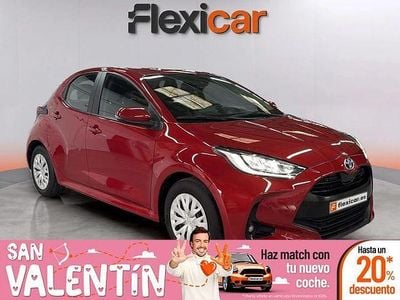 Usado Toyota Yaris Hybrid Active 116 CV (85 kW) 2023 Rojo Berlina