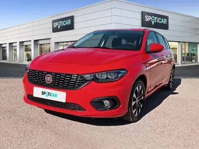 Usado Fiat Tipo Mirror 95 CV (69 kW) 2020 Rojo Familiar